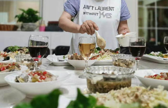 上海餐飲品牌全案策劃的主要策略是什么？